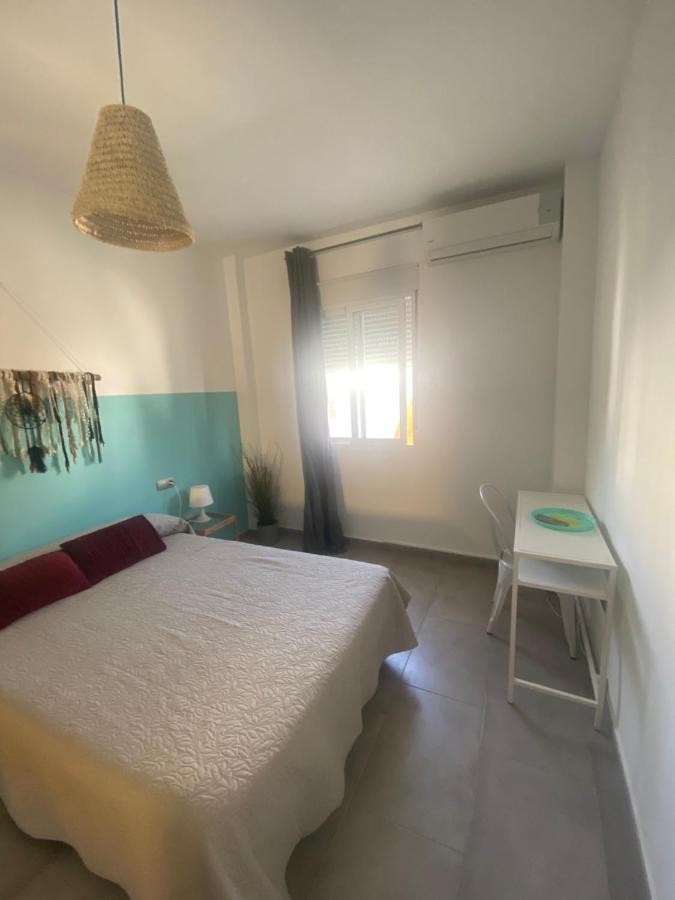 Apartamentos Chuita Playa Малага Экстерьер фото