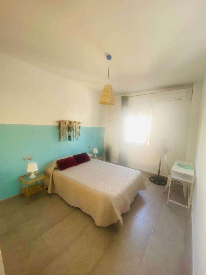 Apartamentos Chuita Playa Малага Экстерьер фото