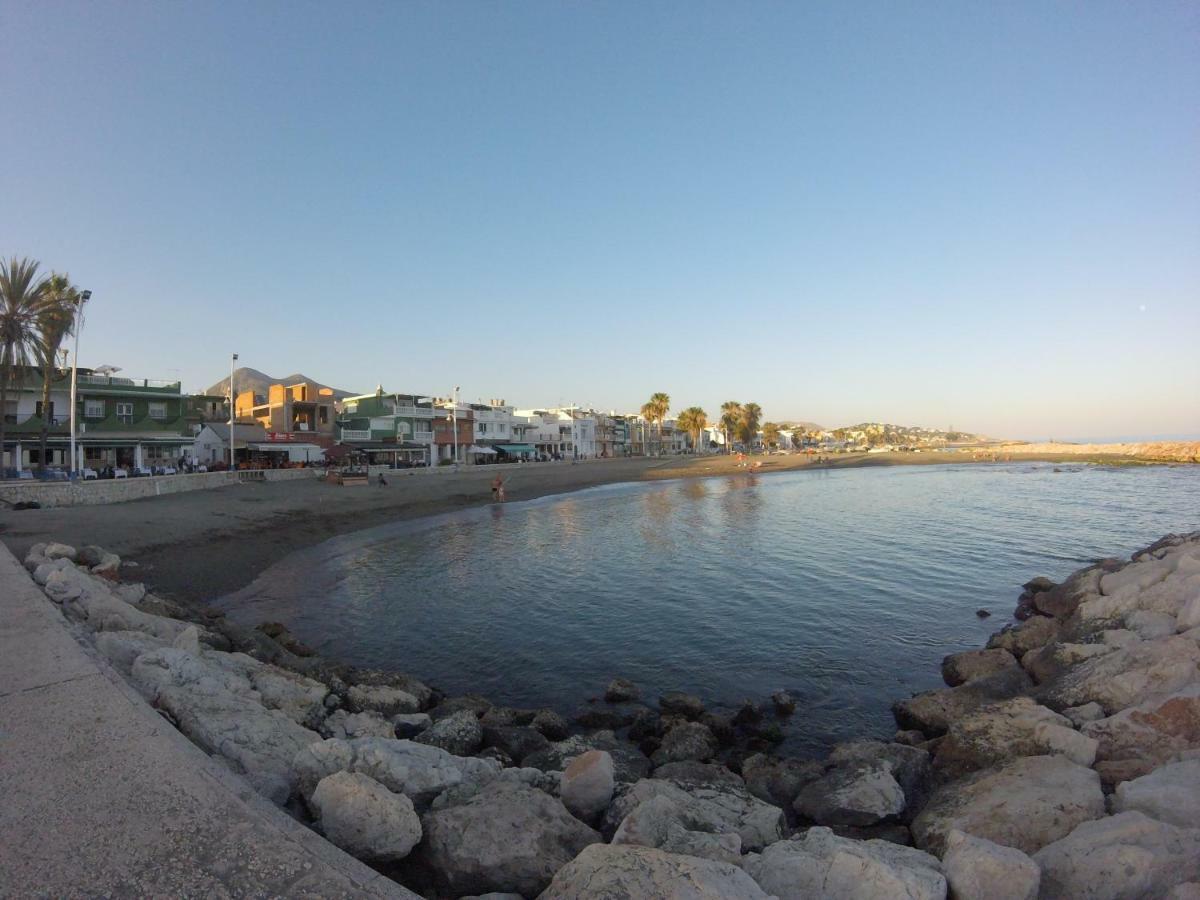 Apartamentos Chuita Playa Малага Экстерьер фото