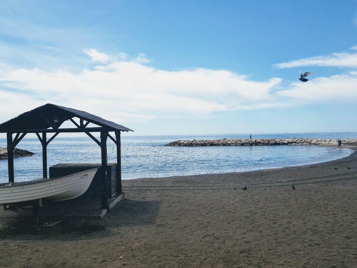 Apartamentos Chuita Playa Малага Экстерьер фото